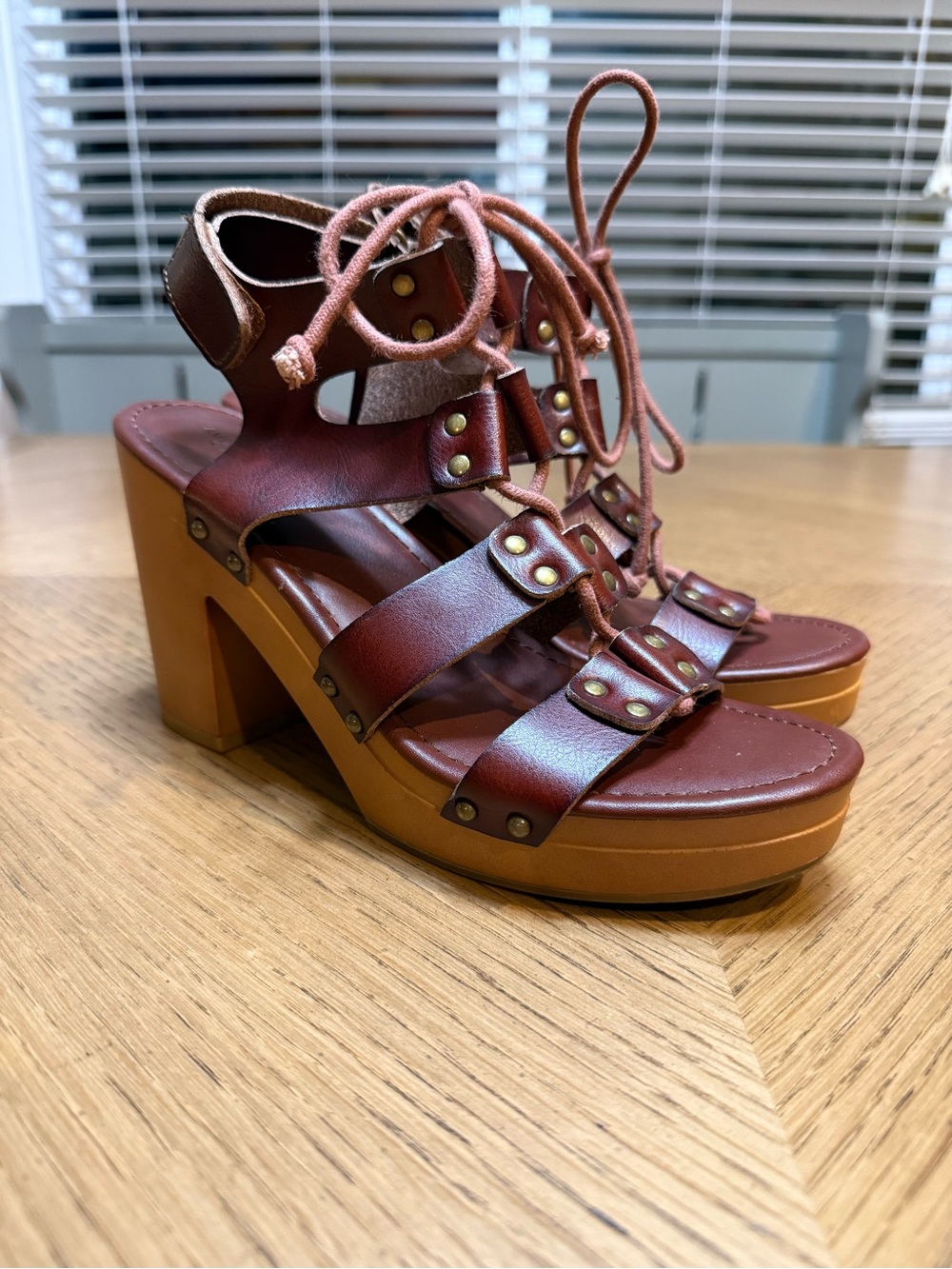 American Eagle Outfitters Brown Lace-Up Platform Heels Size 8